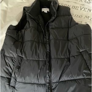 Black fleece-lined puffer vest in very good condition, size Large. Old Navy